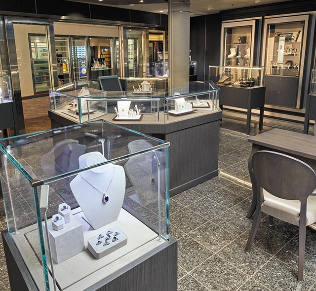 RSSC - seven seas voyager - boutique.jpg